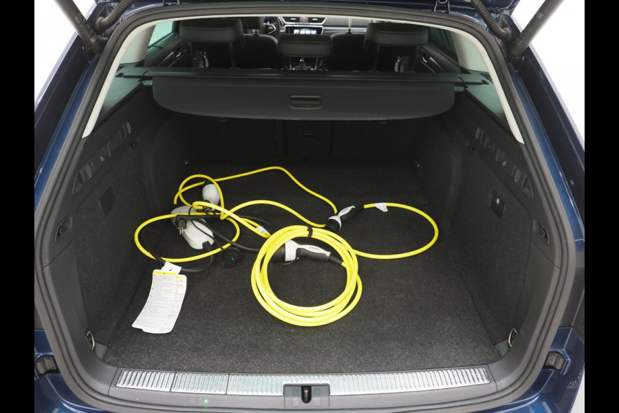 Škoda Superb Combi 1.4 TSI iV Style | Panoramadak | Leder | Trekhaak | Stoelkoeling | 360 | Memory | Keyless | Carplay