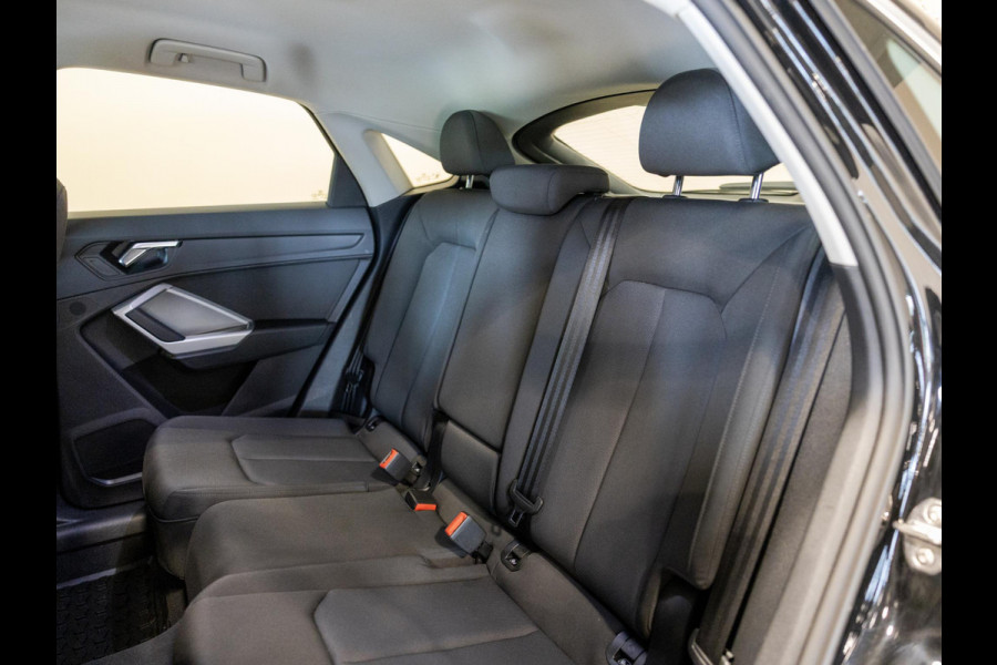 Audi Q3 Sportback 35 TFSI Business Edition / 150pk / Stuur verwarming / Dodehoek assistent / Automatische klimaatregeling /