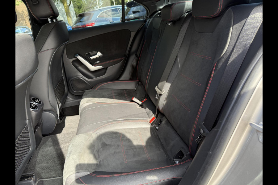 Mercedes-Benz A-Klasse 200 Business Solution VAN: € 26.900- VOOR: € 24.877,- UW HERFSTVOORDEEL: € 2.023,-| ORIG. NL NAP 2E EIG.| 58.000KM!| GLASCOATING| WIDESCREEN| CAMERA| RECENT ONDERHOUD GEHAD, DIRECT LEVERBAAR| AMG | APPLE CARPLAY/ ANDROID AUTO| DODE HOEK SENSOR|