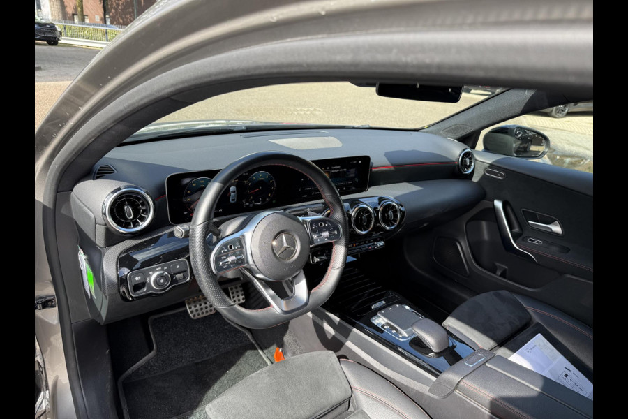 Mercedes-Benz A-Klasse 200 Business Solution VAN: € 26.900- VOOR: € 24.877,- UW HERFSTVOORDEEL: € 2.023,-| ORIG. NL NAP 2E EIG.| 58.000KM!| GLASCOATING| WIDESCREEN| CAMERA| RECENT ONDERHOUD GEHAD, DIRECT LEVERBAAR| AMG | APPLE CARPLAY/ ANDROID AUTO| DODE HOEK SENSOR|