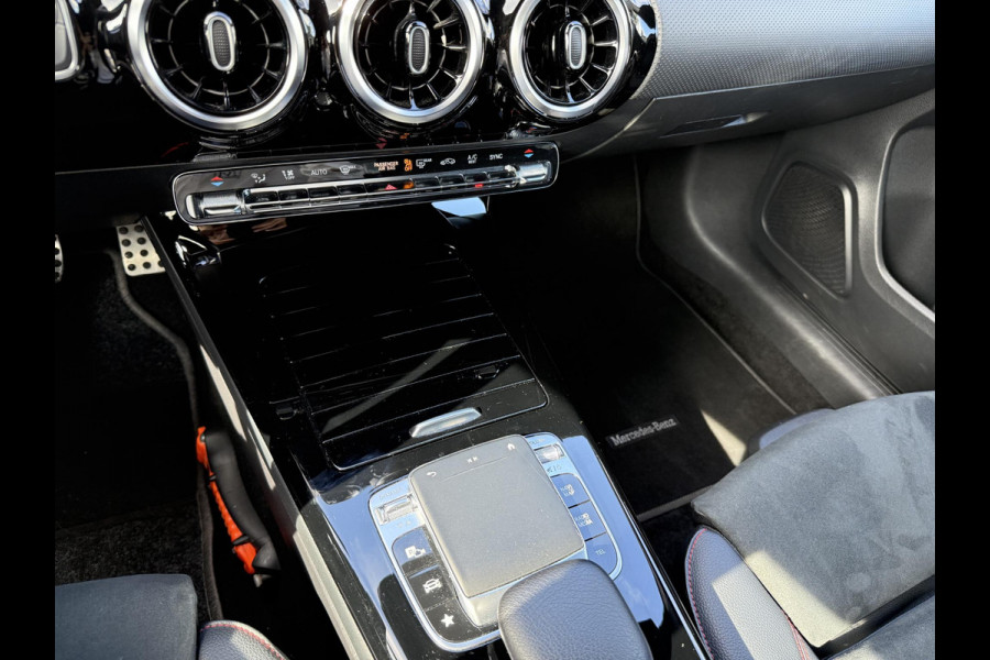 Mercedes-Benz A-Klasse 200 Business Solution VAN: € 26.900- VOOR: € 24.877,- UW HERFSTVOORDEEL: € 2.023,-| ORIG. NL NAP 2E EIG.| 58.000KM!| GLASCOATING| WIDESCREEN| CAMERA| RECENT ONDERHOUD GEHAD, DIRECT LEVERBAAR| AMG | APPLE CARPLAY/ ANDROID AUTO| DODE HOEK SENSOR|