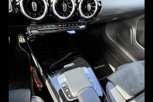 Mercedes-Benz A-Klasse 200 Business Solution VAN: € 26.900- VOOR: € 24.877,- UW HERFSTVOORDEEL: € 2.023,-| ORIG. NL NAP 2E EIG.| 58.000KM!| GLASCOATING| WIDESCREEN| CAMERA| RECENT ONDERHOUD GEHAD, DIRECT LEVERBAAR| AMG | APPLE CARPLAY/ ANDROID AUTO| DODE HOEK SENSOR|