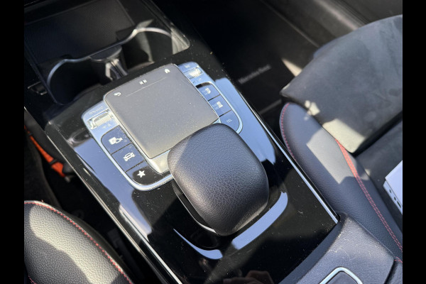 Mercedes-Benz A-Klasse 200 Business Solution VAN: € 26.900- VOOR: € 24.877,- UW HERFSTVOORDEEL: € 2.023,-| ORIG. NL NAP 2E EIG.| 58.000KM!| GLASCOATING| WIDESCREEN| CAMERA| RECENT ONDERHOUD GEHAD, DIRECT LEVERBAAR| AMG | APPLE CARPLAY/ ANDROID AUTO| DODE HOEK SENSOR|