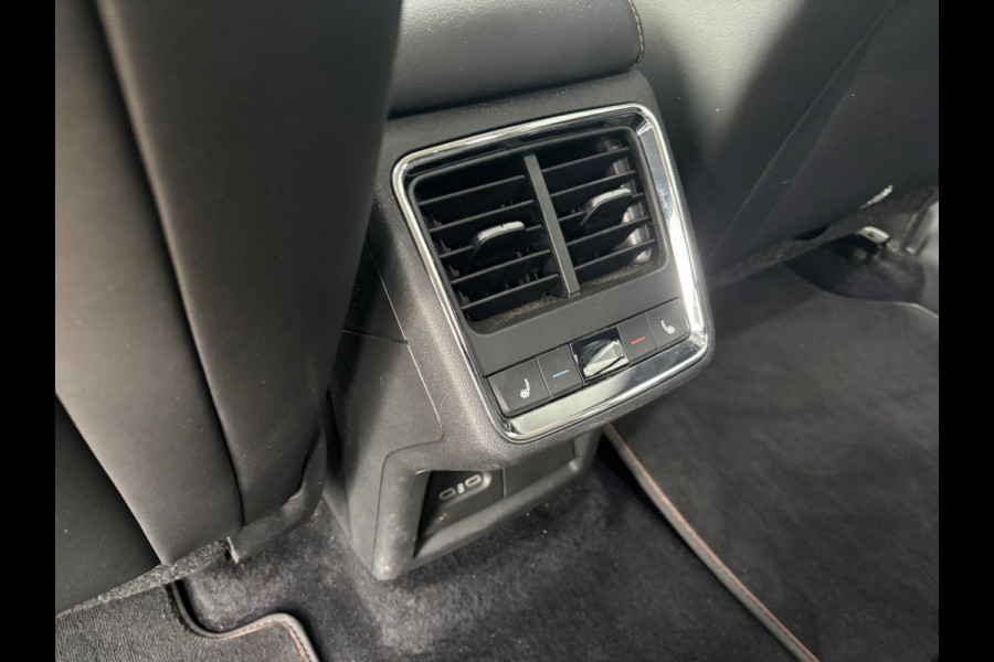 Škoda ENYAQ iV 80 / SOH 91,7% / Trekhaak / Camera / Leder / Matrix LED / 19'' / CarPlay / Stoelverwarming 4x / Dodehoek / DAB / ACC