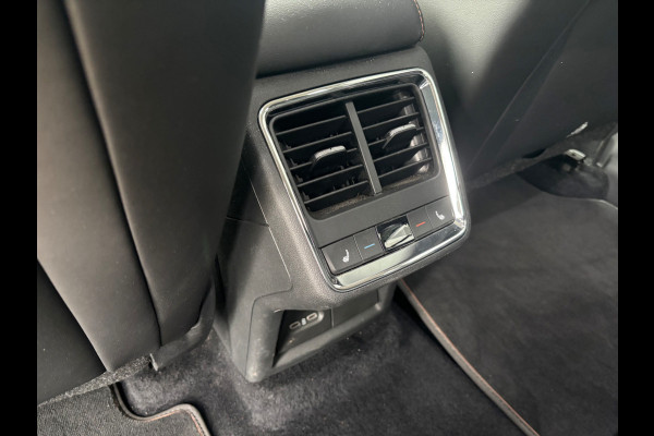 Škoda ENYAQ iV 80 / SOH 91,7% / Trekhaak / Camera / Leder / Matrix LED / 19'' / CarPlay / Stoelverwarming 4x / Dodehoek / DAB / ACC