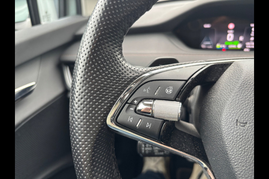 Škoda ENYAQ iV 80 / SOH 91,7% / Trekhaak / Camera / Leder / Matrix LED / 19'' / CarPlay / Stoelverwarming 4x / Dodehoek / DAB / ACC