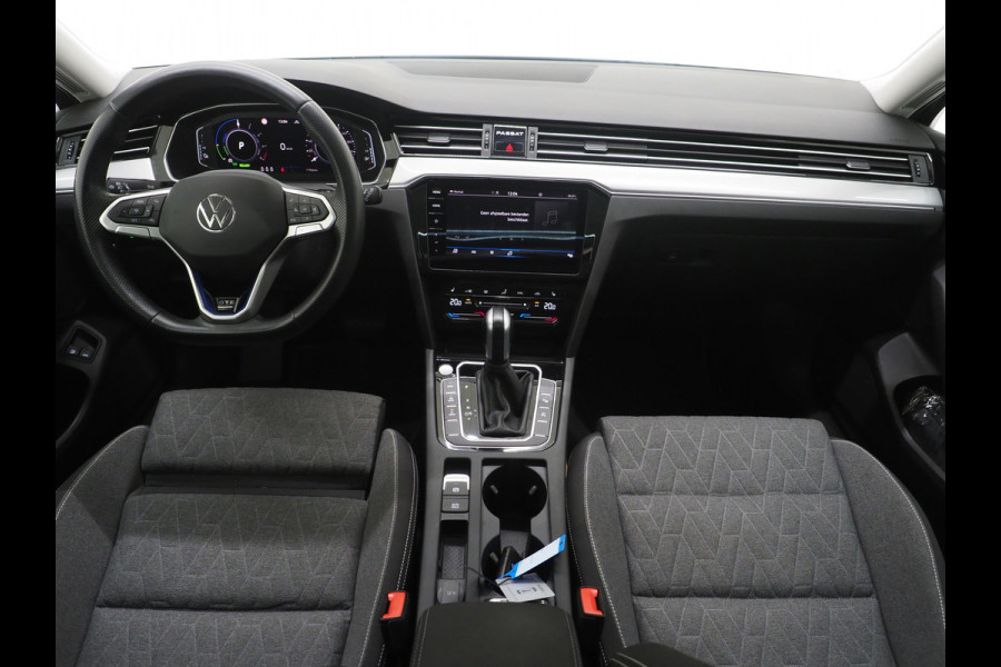 Volkswagen Passat Variant 1.4 TSI PHEV GTE | Panoramadak | Trekhaak | 360 | Massage | Memory | Keyless | Adaptive Cruise