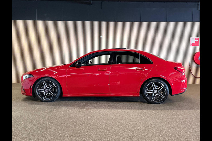 Mercedes-Benz A-Klasse 200 Sedan AMG STYLING-PANORAMA-NIGHT-CAMERA-WIDESCREEN-APPLE CARPLAY