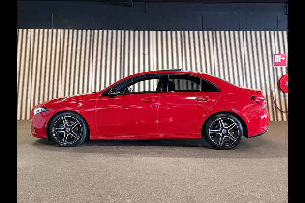 Mercedes-Benz A-Klasse 200 Sedan AMG STYLING-PANORAMA-NIGHT-CAMERA-WIDESCREEN-APPLE CARPLAY