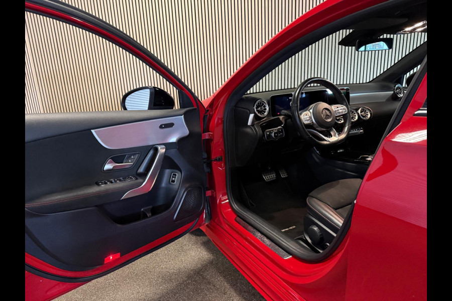 Mercedes-Benz A-Klasse 200 Sedan AMG STYLING-PANORAMA-NIGHT-CAMERA-WIDESCREEN-APPLE CARPLAY
