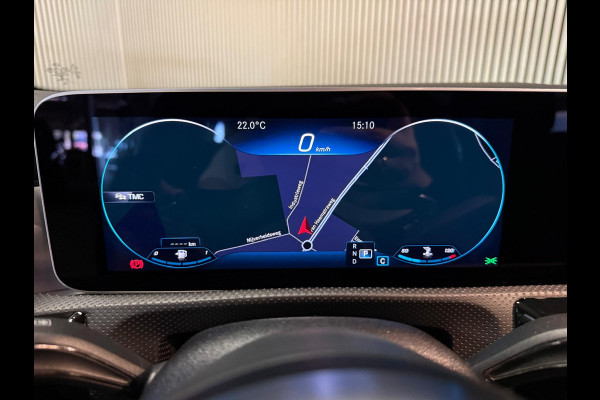 Mercedes-Benz A-Klasse 200 Sedan AMG STYLING-PANORAMA-NIGHT-CAMERA-WIDESCREEN-APPLE CARPLAY