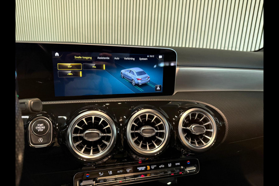 Mercedes-Benz A-Klasse 200 Sedan AMG STYLING-PANORAMA-NIGHT-CAMERA-WIDESCREEN-APPLE CARPLAY