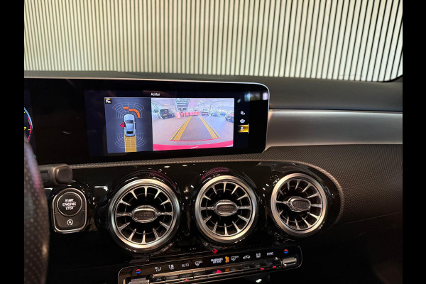 Mercedes-Benz A-Klasse 200 Sedan AMG STYLING-PANORAMA-NIGHT-CAMERA-WIDESCREEN-APPLE CARPLAY