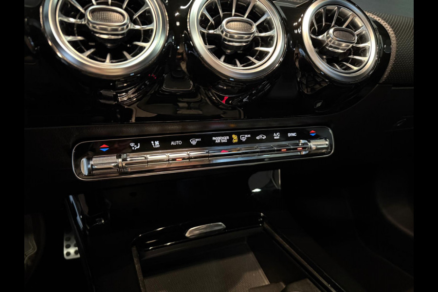 Mercedes-Benz A-Klasse 200 Sedan AMG STYLING-PANORAMA-NIGHT-CAMERA-WIDESCREEN-APPLE CARPLAY