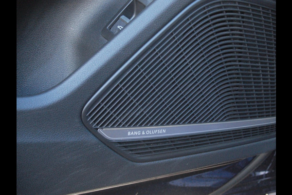 Audi A4 Avant 40 TFSI quattro S edition Competition | Panoramadak | Camera | Bang & Olufsen | Memory stoelen | Sfeerverlichting | NL-Auto |