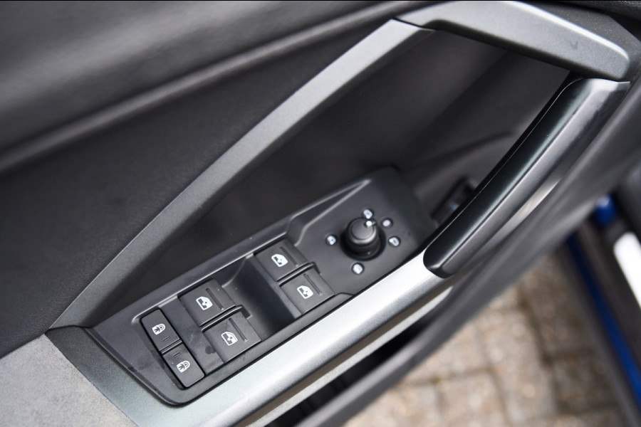 Audi Q3 45 TFSI e 3xS-Line, Pano, 360, Matrix, Keyless, Camera, Dodeh, ACC, Alcantara!