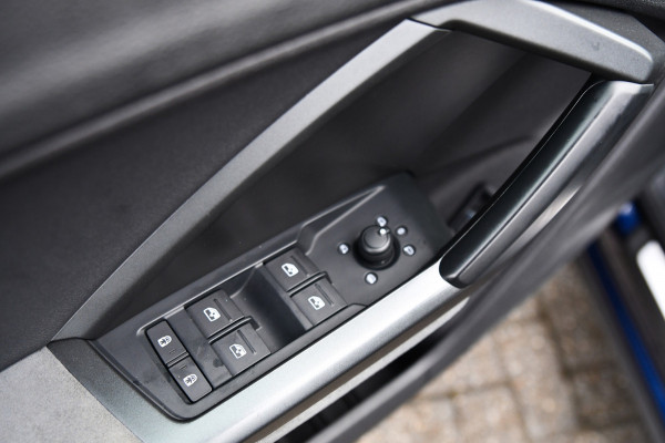 Audi Q3 45 TFSI e 3xS-Line, Pano, 360, Matrix, Keyless, Camera, Dodeh, ACC, Alcantara!