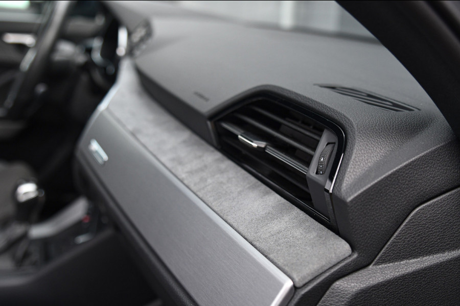 Audi Q3 45 TFSI e 3xS-Line, Pano, 360, Matrix, Keyless, Camera, Dodeh, ACC, Alcantara!
