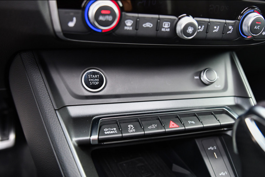 Audi Q3 45 TFSI e 3xS-Line, Pano, 360, Matrix, Keyless, Camera, Dodeh, ACC, Alcantara!