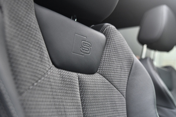 Audi Q3 45 TFSI e 3xS-Line, Pano, 360, Matrix, Keyless, Camera, Dodeh, ACC, Alcantara!