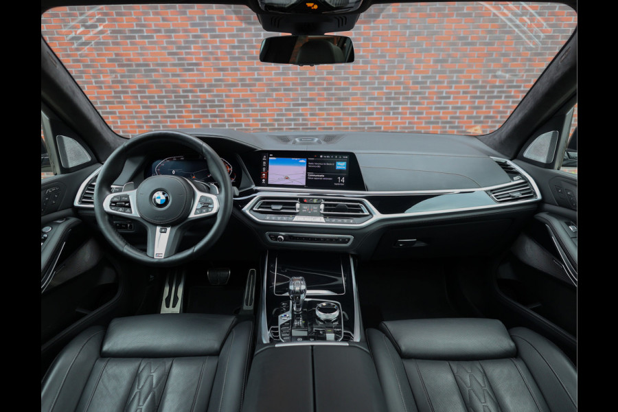 BMW X7 40i xDrive | HUD - Sky Lounge