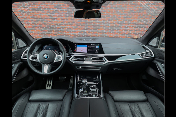 BMW X7 40i xDrive | HUD - Sky Lounge