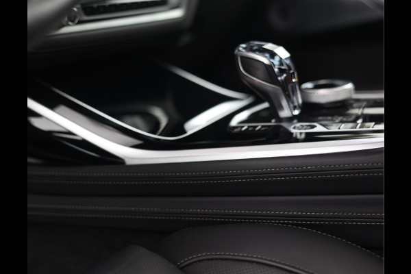 BMW X7 40i xDrive | HUD - Sky Lounge