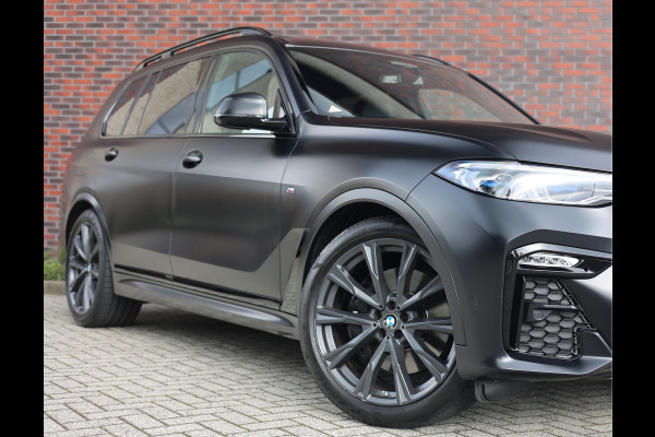 BMW X7 40i xDrive | HUD - Sky Lounge