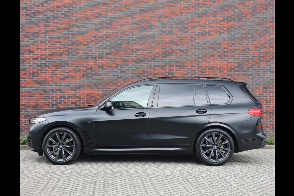 BMW X7 40i xDrive | HUD - Sky Lounge