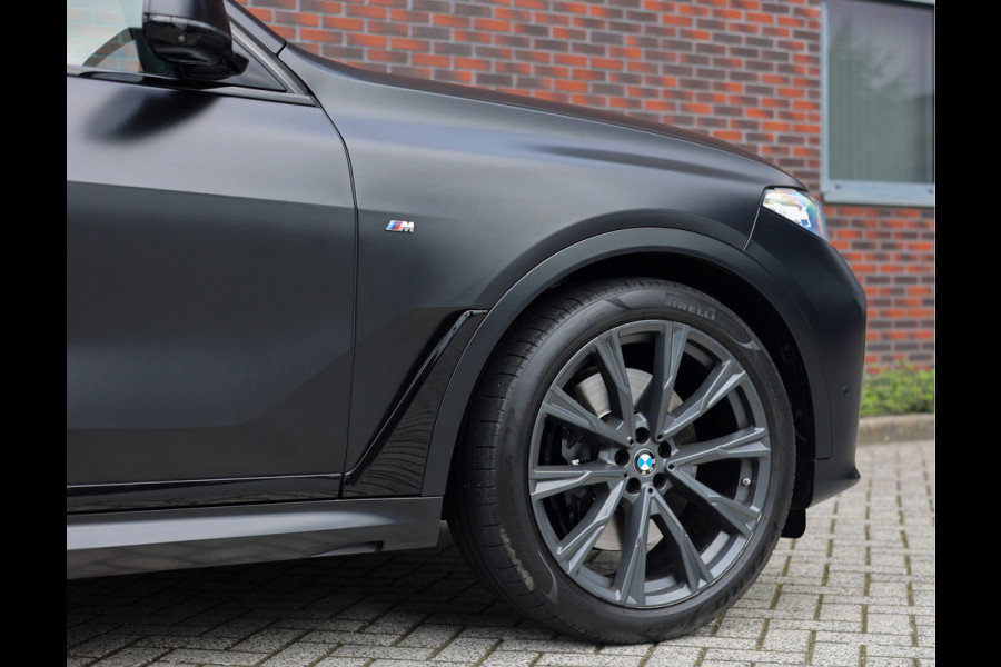 BMW X7 40i xDrive | HUD - Sky Lounge