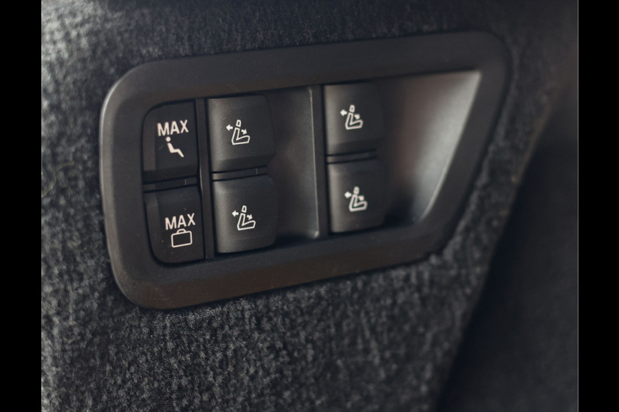BMW X7 40i xDrive | HUD - Sky Lounge