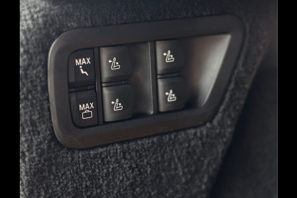 BMW X7 40i xDrive | HUD - Sky Lounge