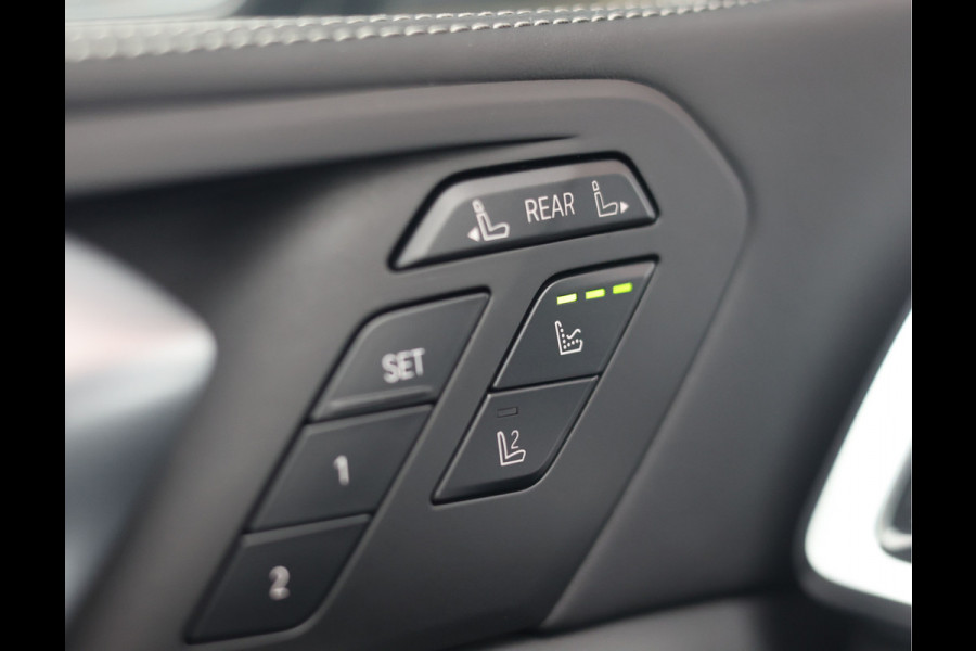BMW X7 40i xDrive | HUD - Sky Lounge