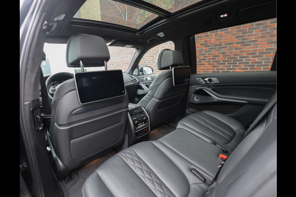BMW X7 40i xDrive | HUD - Sky Lounge