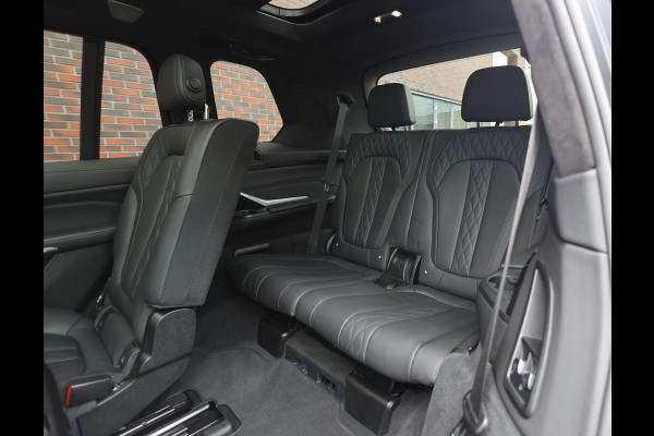 BMW X7 40i xDrive | HUD - Sky Lounge