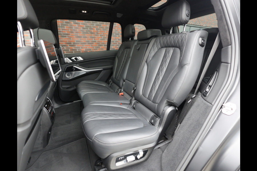 BMW X7 40i xDrive | HUD - Sky Lounge