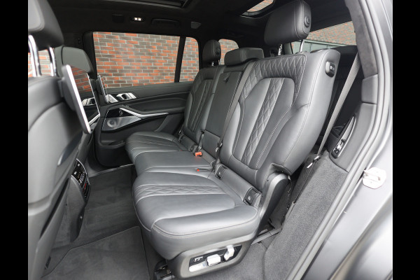 BMW X7 40i xDrive | HUD - Sky Lounge