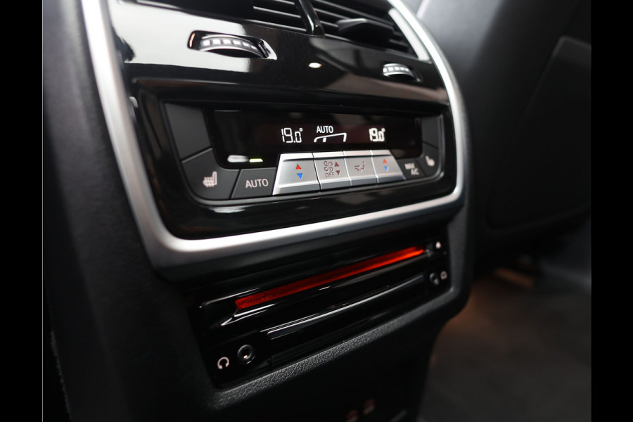 BMW X7 40i xDrive | HUD - Sky Lounge