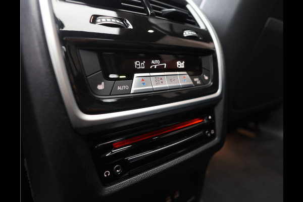 BMW X7 40i xDrive | HUD - Sky Lounge