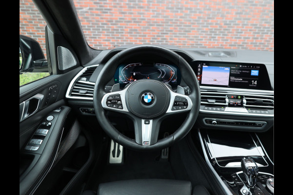 BMW X7 40i xDrive | HUD - Sky Lounge