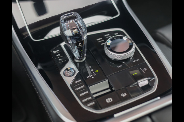 BMW X7 40i xDrive | HUD - Sky Lounge