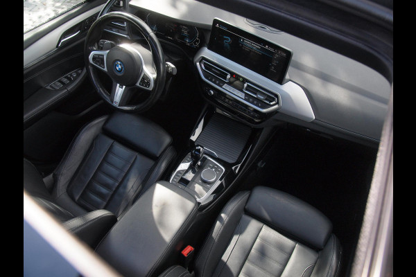 BMW X3 xDrive30e Business Edition Plus | M-Pakket | Panoramadak | Trekhaak | Head-Up Display | 360 Camera | Sfeerverlichting | LED-Laser |