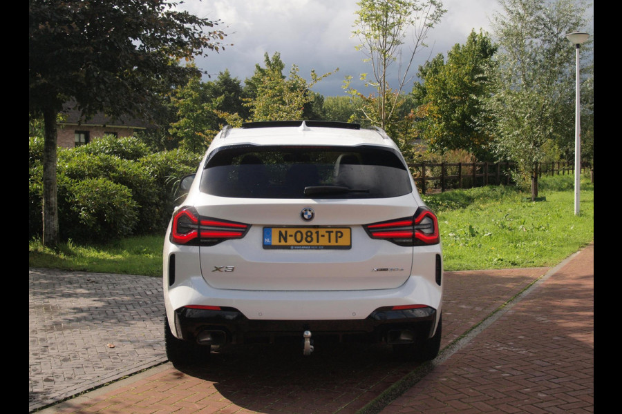 BMW X3 xDrive30e Business Edition Plus | M-Pakket | Panoramadak | Trekhaak | Head-Up Display | 360 Camera | Sfeerverlichting | LED-Laser |