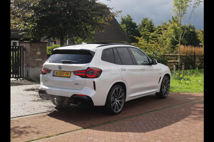 BMW X3 xDrive30e Business Edition Plus | M-Pakket | Panoramadak | Trekhaak | Head-Up Display | 360 Camera | Sfeerverlichting | LED-Laser |