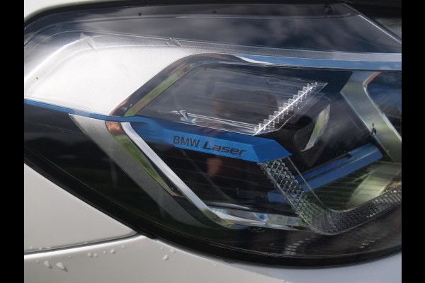 BMW X3 xDrive30e Business Edition Plus | M-Pakket | Panoramadak | Trekhaak | Head-Up Display | 360 Camera | Sfeerverlichting | LED-Laser |