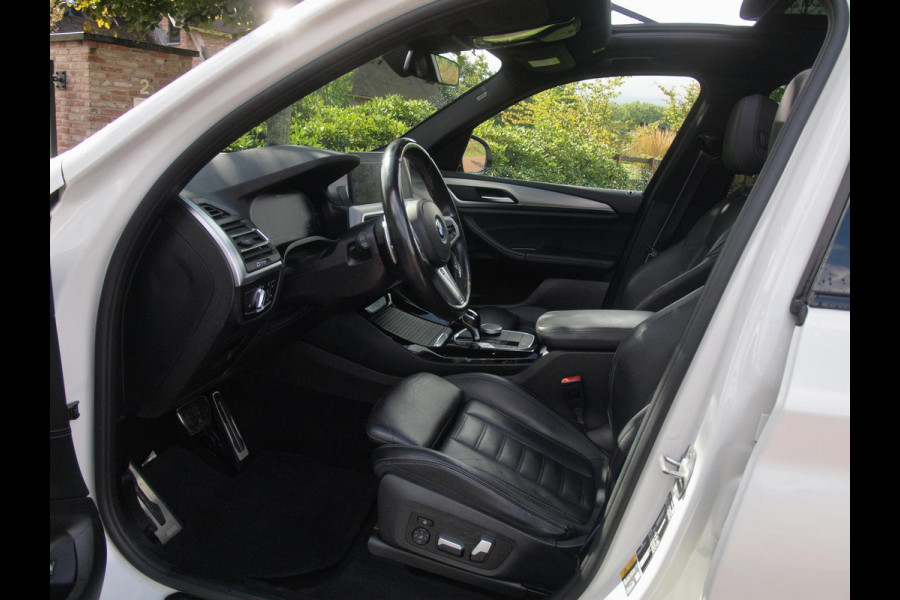 BMW X3 xDrive30e Business Edition Plus | M-Pakket | Panoramadak | Trekhaak | Head-Up Display | 360 Camera | Sfeerverlichting | LED-Laser |