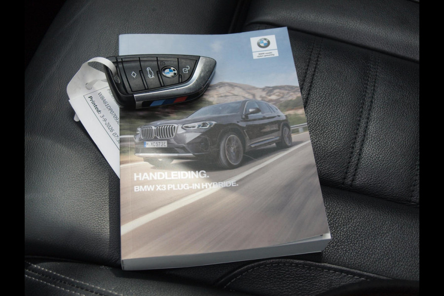 BMW X3 xDrive30e Business Edition Plus | M-Pakket | Panoramadak | Trekhaak | Head-Up Display | 360 Camera | Sfeerverlichting | LED-Laser |
