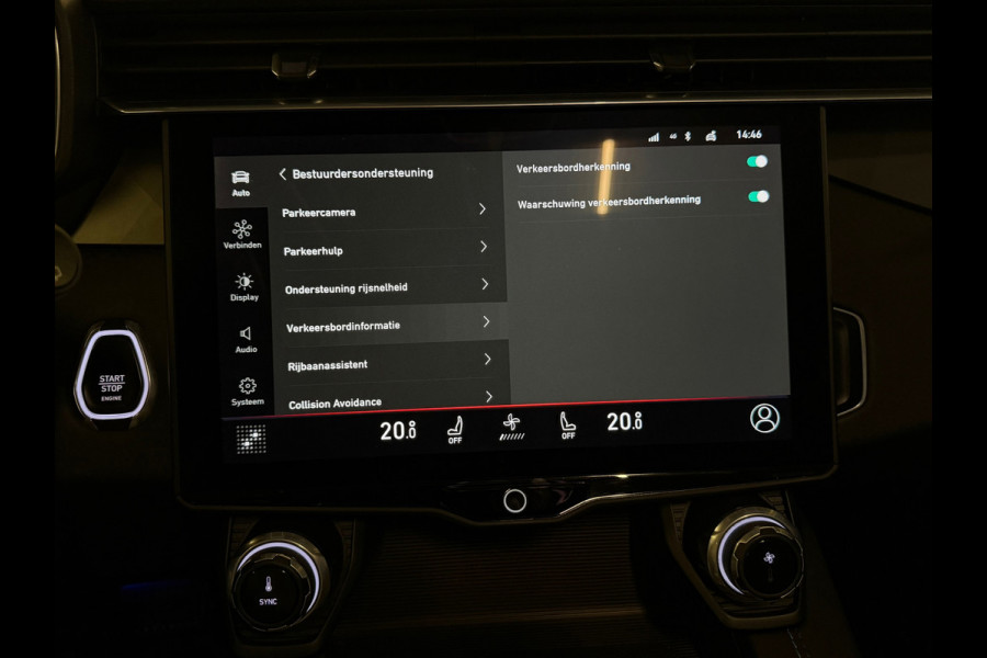 Lynk & Co 01 1.5| Pano|Stoelverwarming|Keyless|black Edtion|sfeer|camera|memory