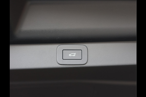 Land Rover Range Rover P550e Autobiography | SVO Bespoke Interior - Meridian Signature