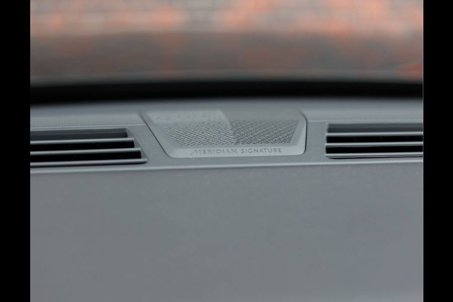 Land Rover Range Rover P550e Autobiography | SVO Bespoke Interior - Meridian Signature
